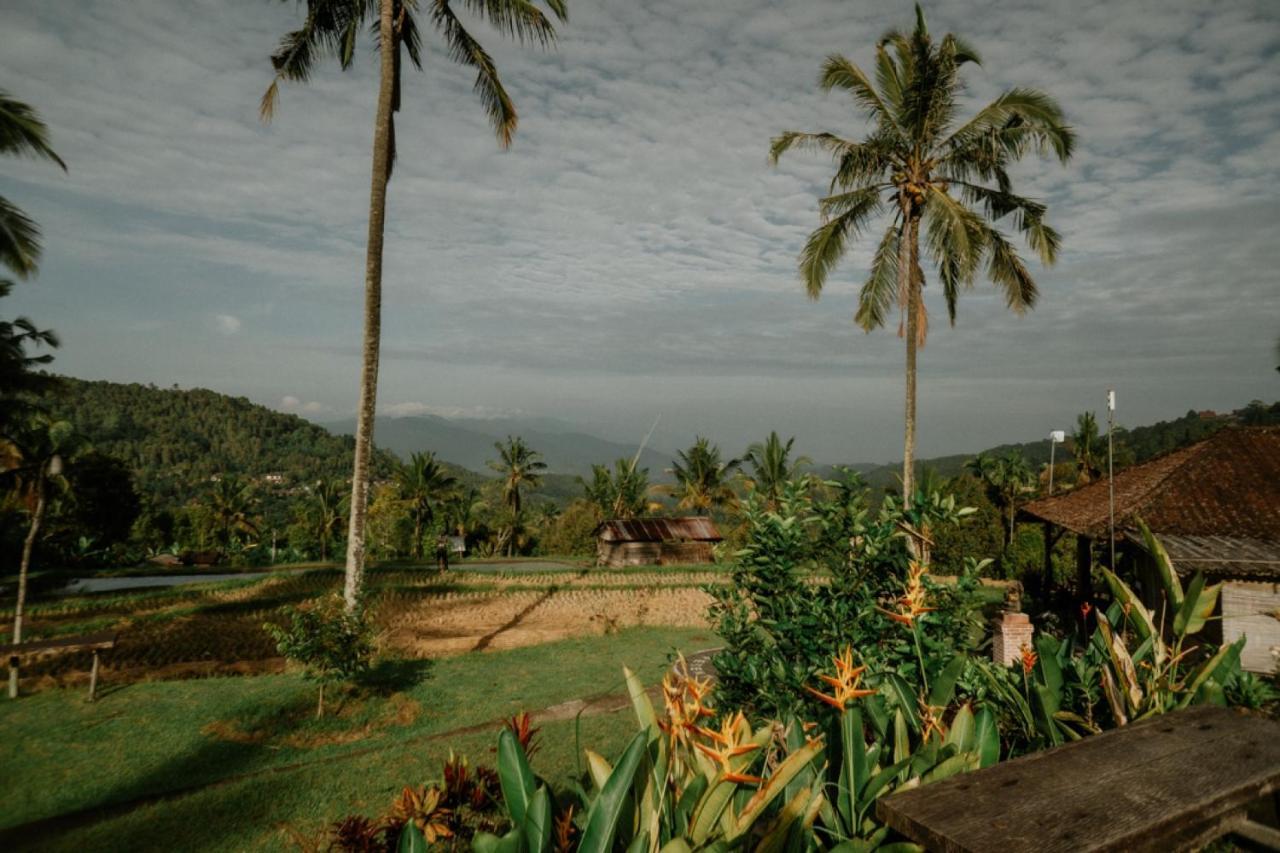 Puri Sunny Camp Villa Munduk Buitenkant foto
